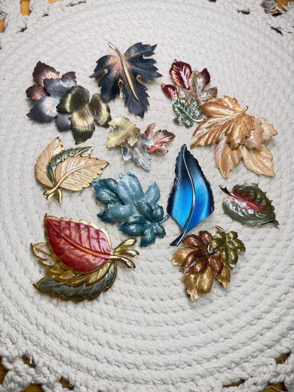 Vintage Leaf Brooch Lot 11 Enamel Metal Pins Fall Autumn Jewelry - Picture 5 of 11